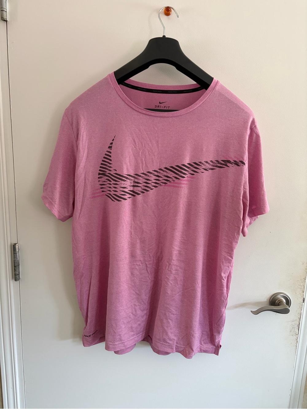 Nike Men’s Pink Dri-FIT Graphic Swoosh Tee